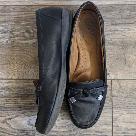 Naturalizer Flat Loafer - Picture 2 of 6